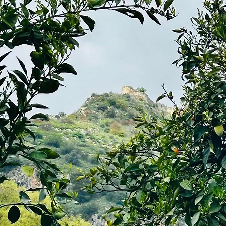 Sokratesvilla * Mystras