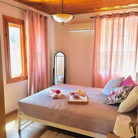 Sokratesvilla * Μυστράς